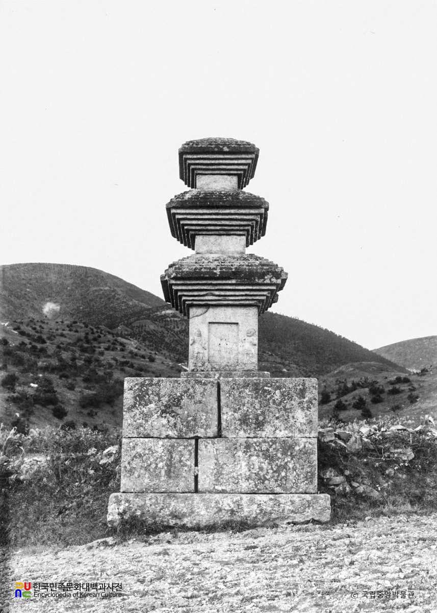 경주 서악리 삼층석탑 정면