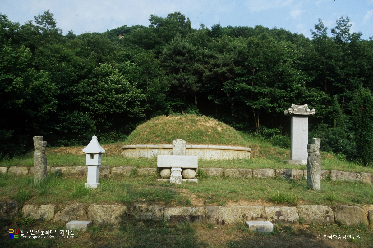 윤곤 선생 묘