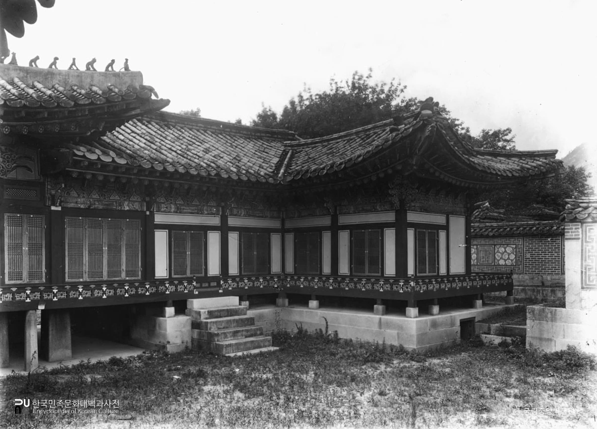 서울 경복궁 중 교태전 건순각 정측면