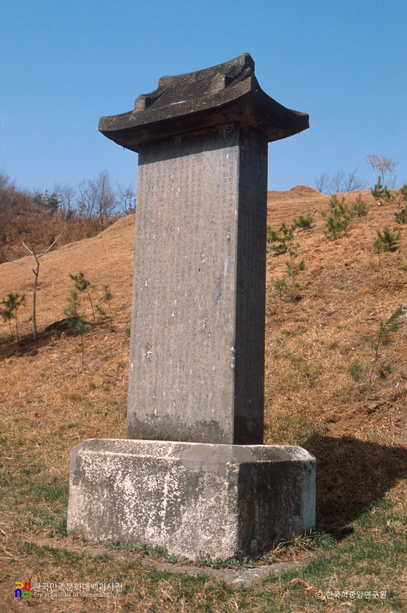용인 오달제 신도비 정측면