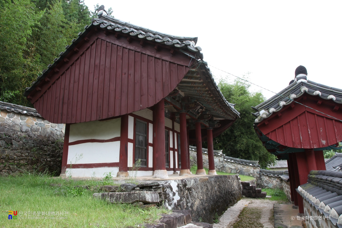 경남 고성 갈천서원 중 사현사 우측면