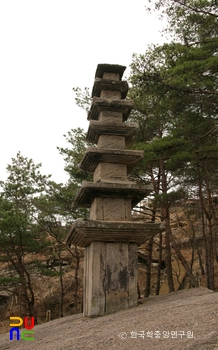 화순 운주사 거북바위 교차문 칠층석탑