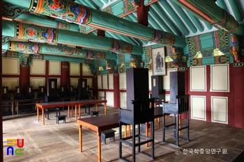 사천향교 대성전 내부