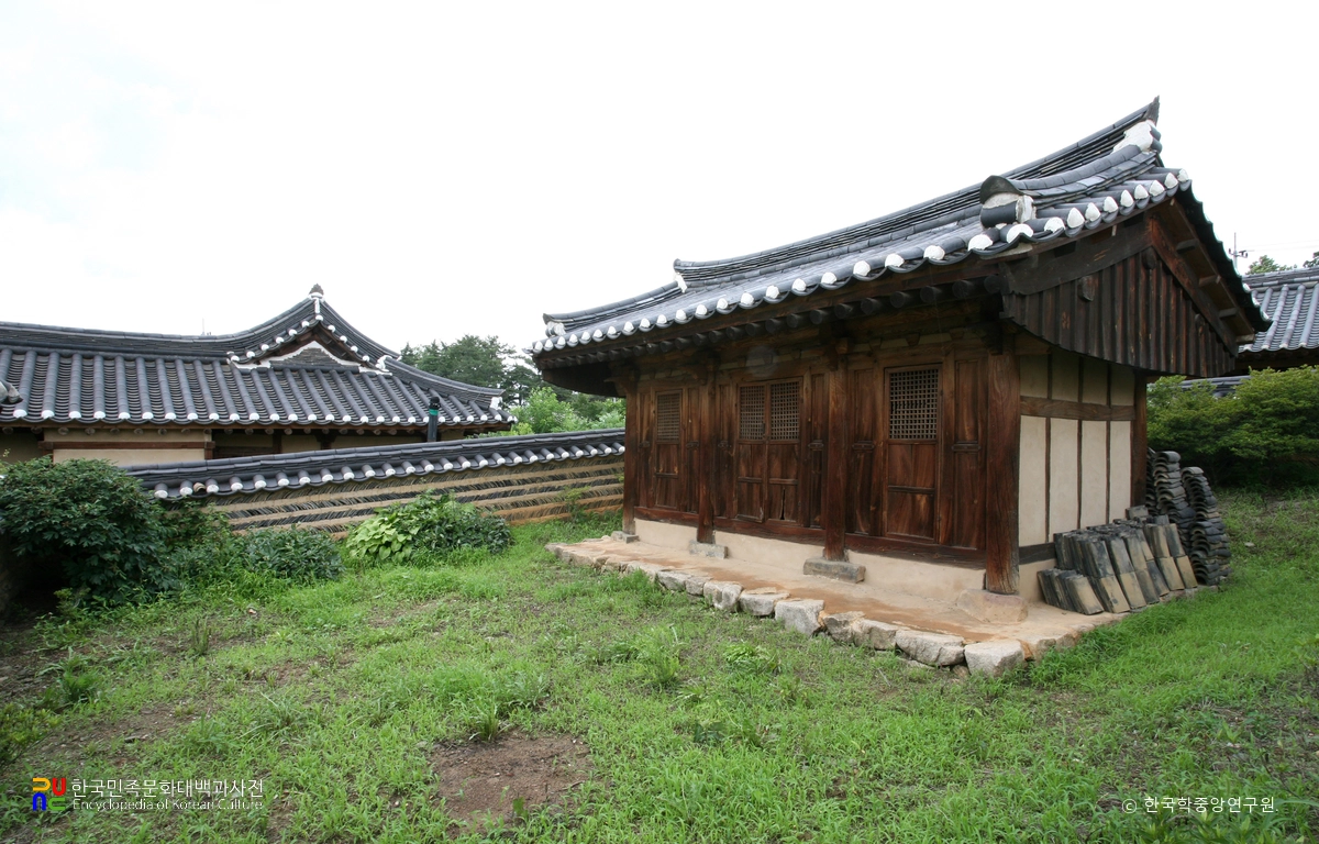 영천 만취당 사당 정측면