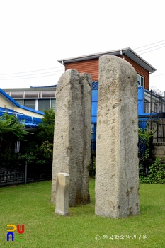 강릉 수문리 당간지주 정측면