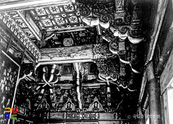 순천 송광사 영산전 내부 가구