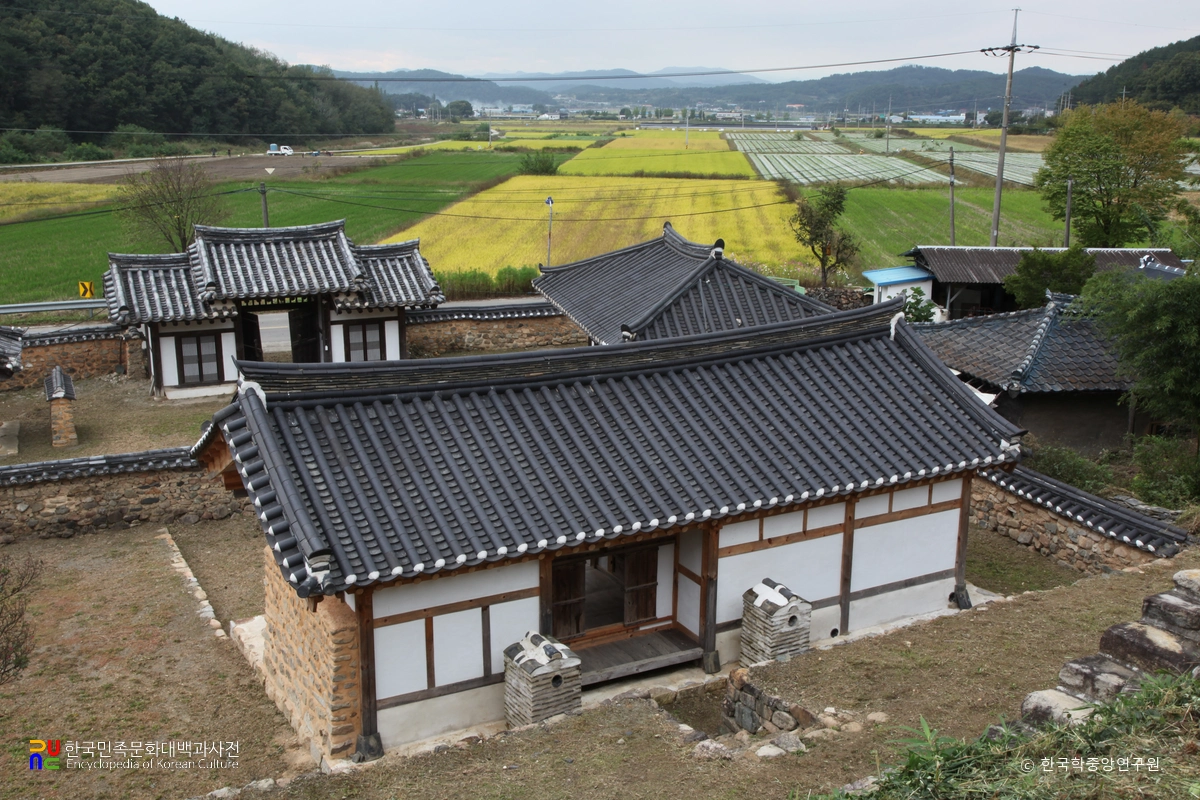 창녕 관산서원 중 강당 우측후면