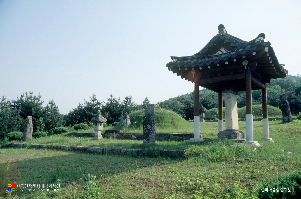 양평 신복리 강맹경 묘역 전경
