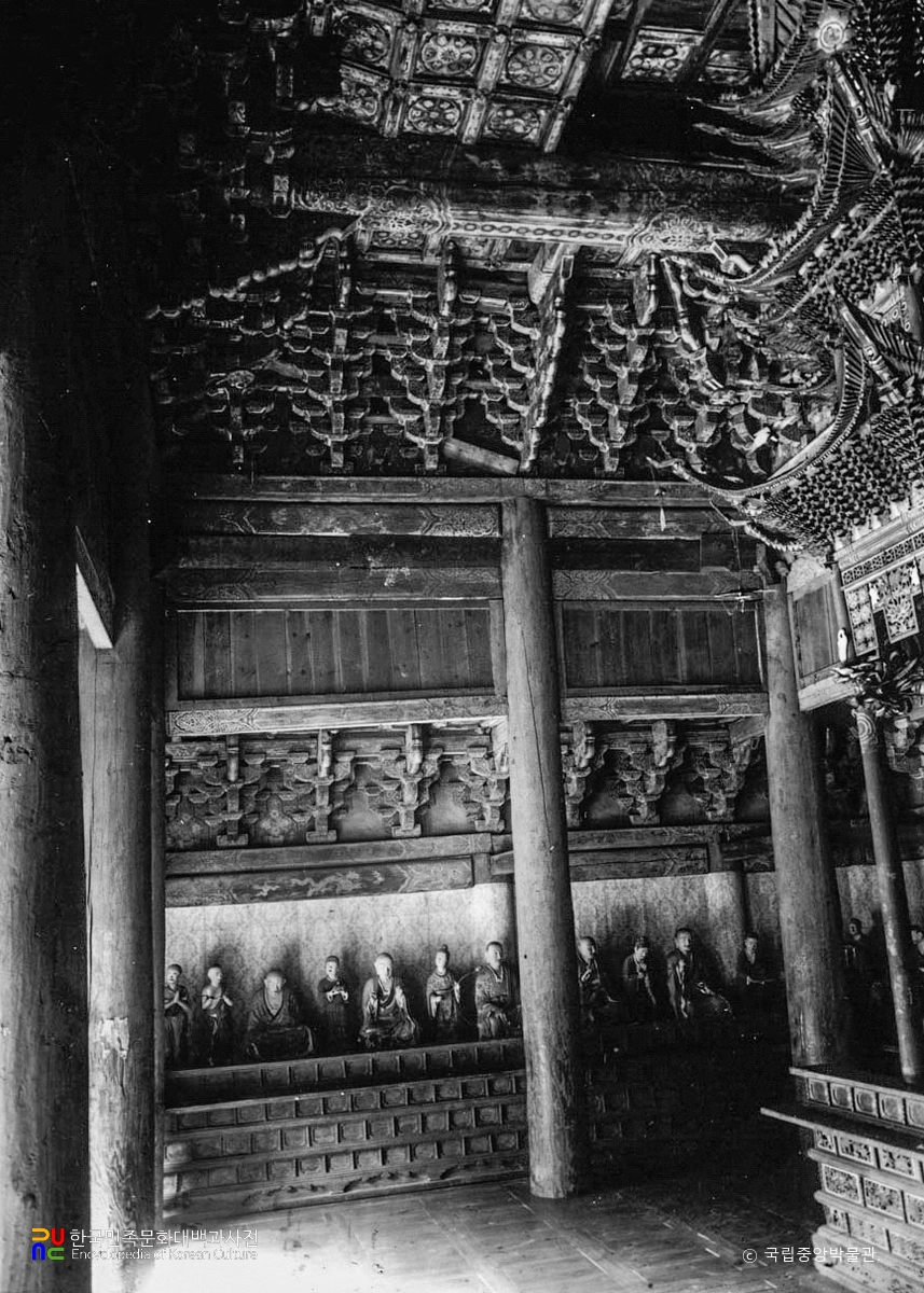 회양 장안사 사성지전 내부