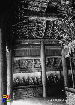 회양 장안사 사성지전 내부