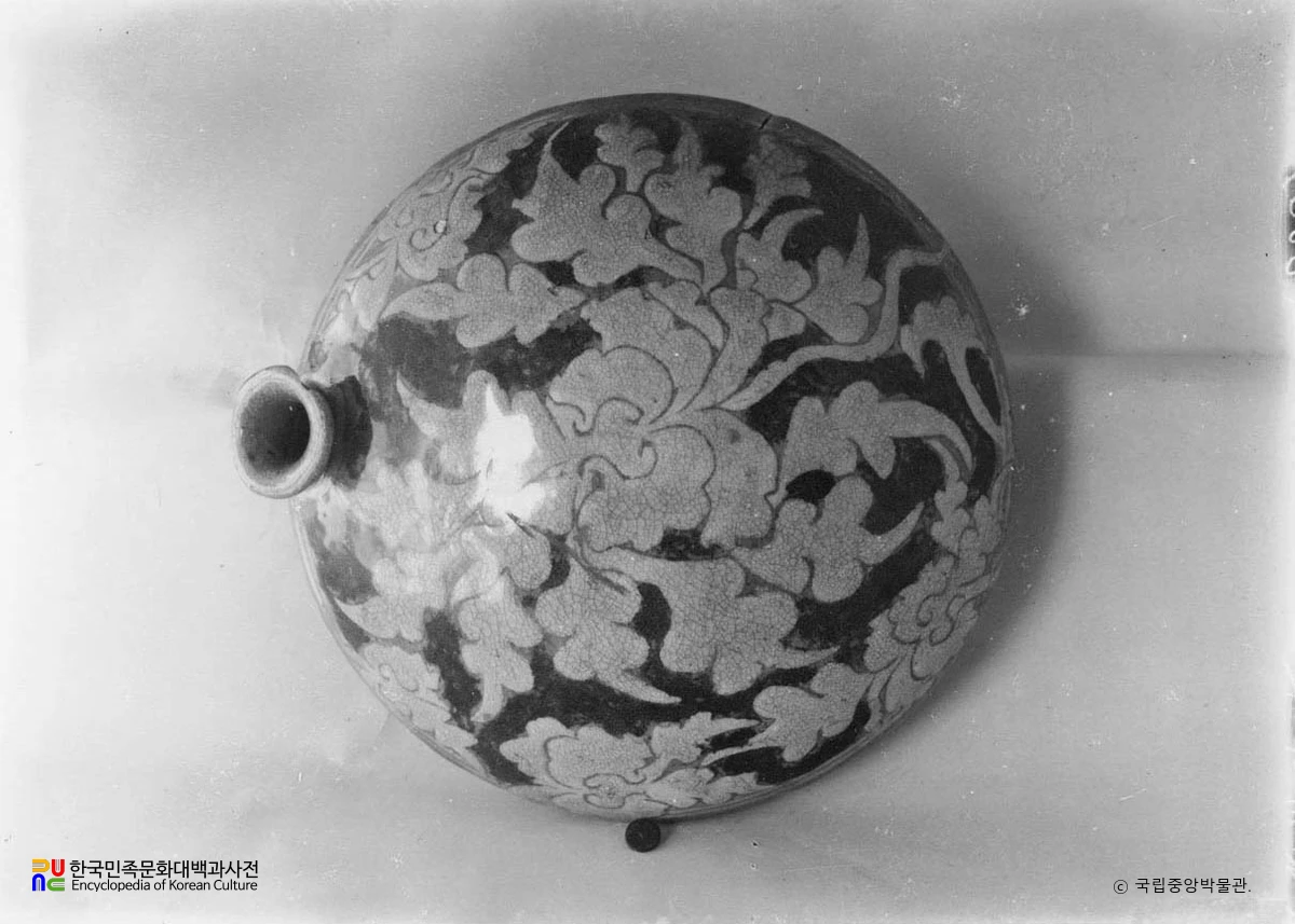 분청사기 박지 철채 모란문 자라병