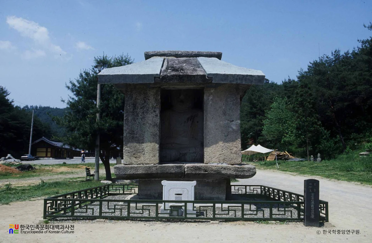 화순 운주사 석조불감