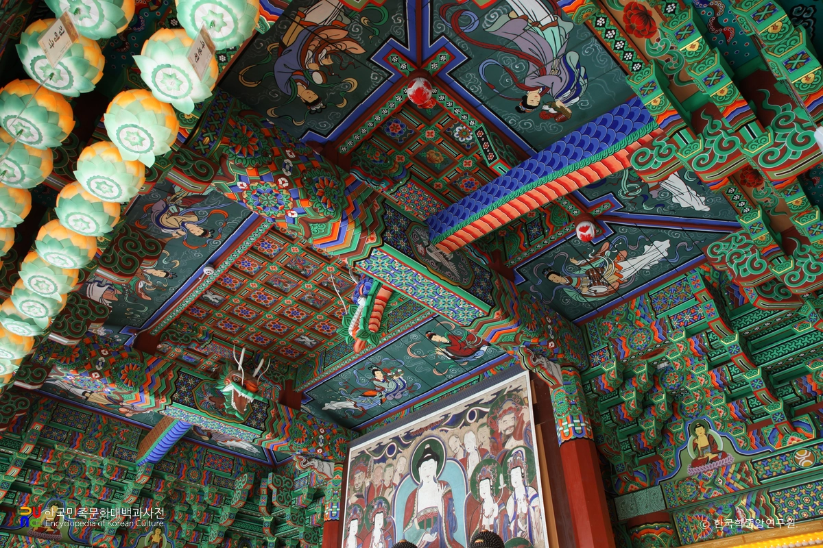 진주 응석사 대웅전 내부