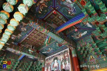 진주 응석사 대웅전 내부