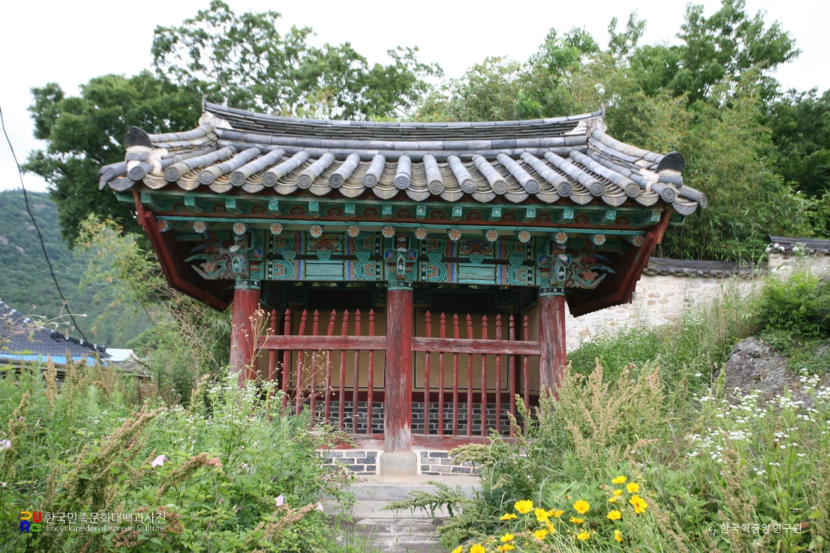 영암 전씨 충효문 정면
