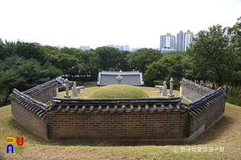 서울 숭인원 곡장과 능상