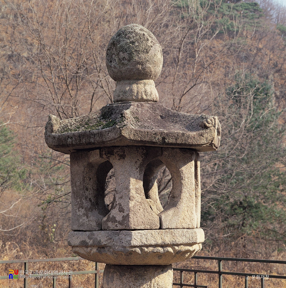 화천 계성리 석등의 상부