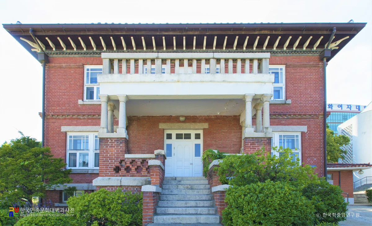 서울 배화여자고등학교 생활관 정면