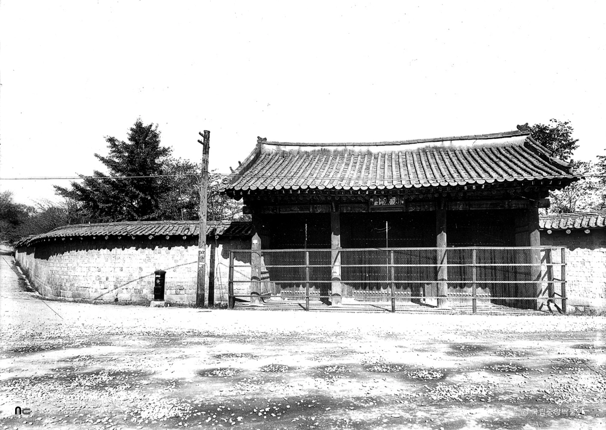 서울 덕수궁 중 용강문 정면