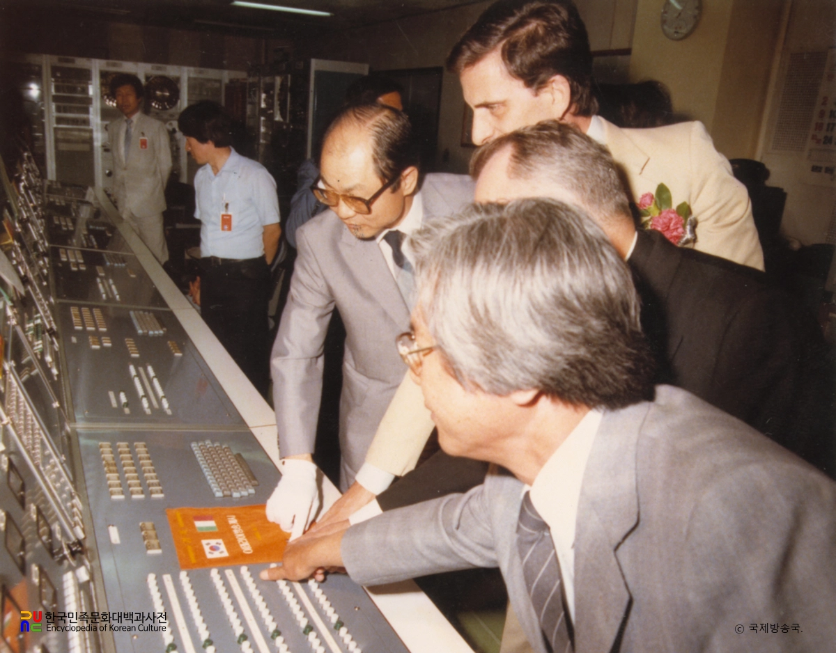 국제방송국 / 이태리어 방송 개시