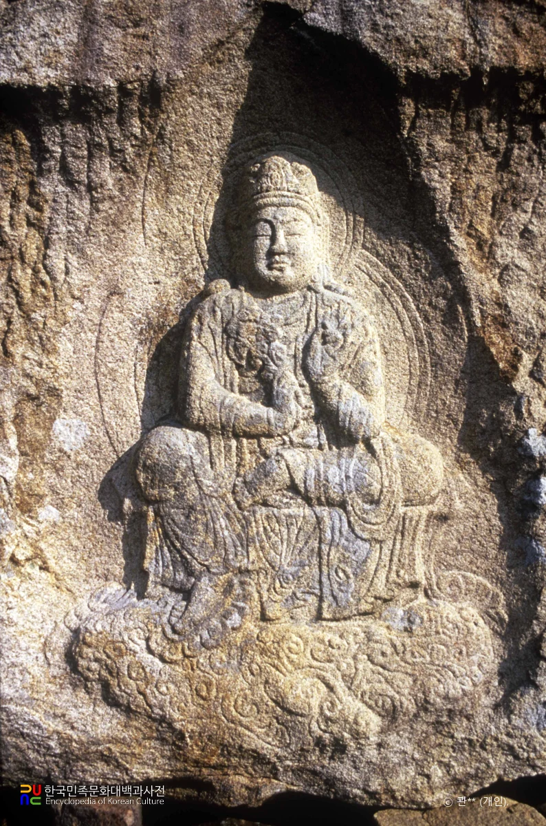 경주 남산 신선암 마애보살반가상 정면
