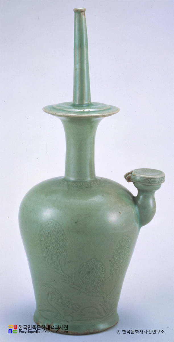 청자 양각갈대기러기문 정병
