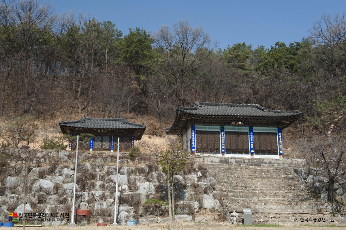 안성 봉덕사 중 대웅전과 극락전