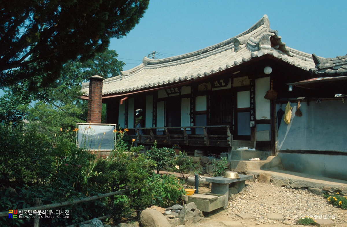 장수 권희문 가옥 중 사랑채 정측면