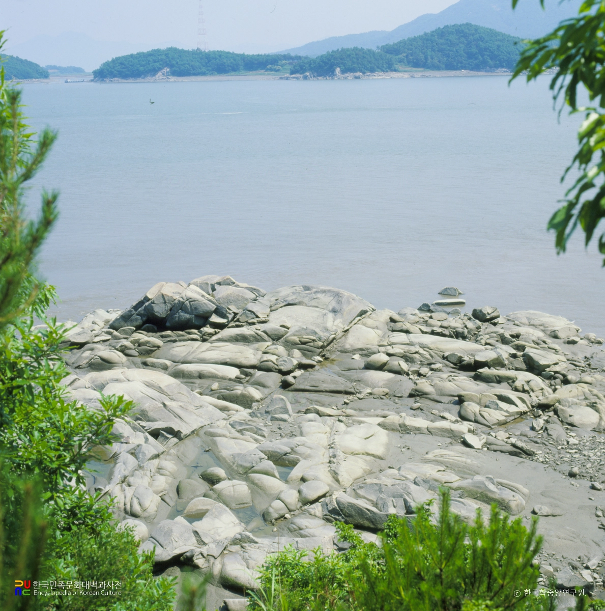강화 삼암돈대에서 바라본 해안가