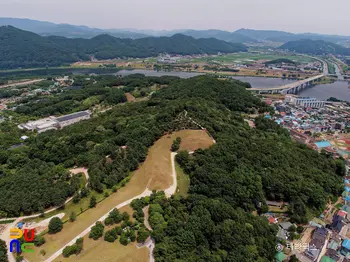 공주송산리고분군 남서면 전경
