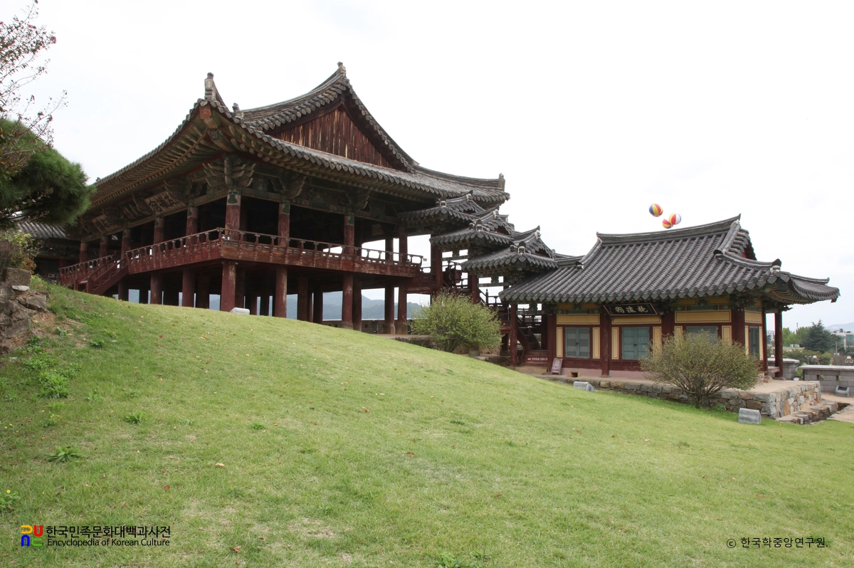 밀양 영남루 후측면