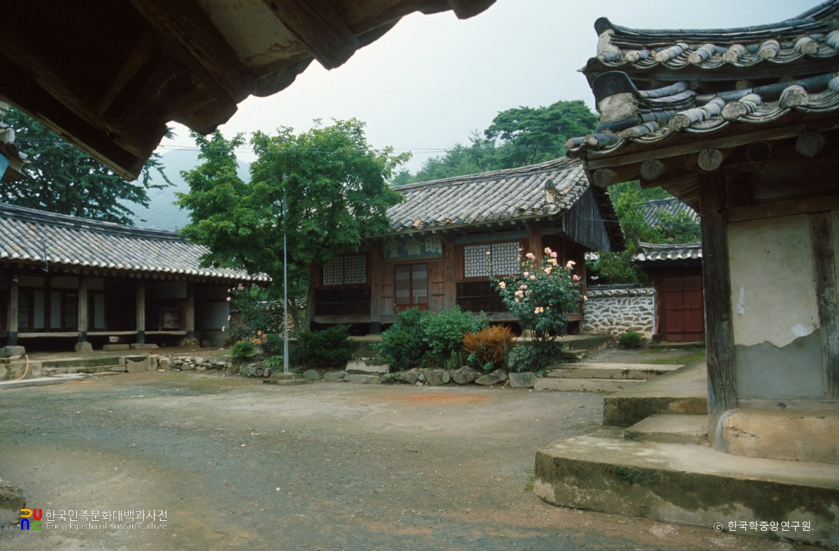 보령향교 명륜당 정측면