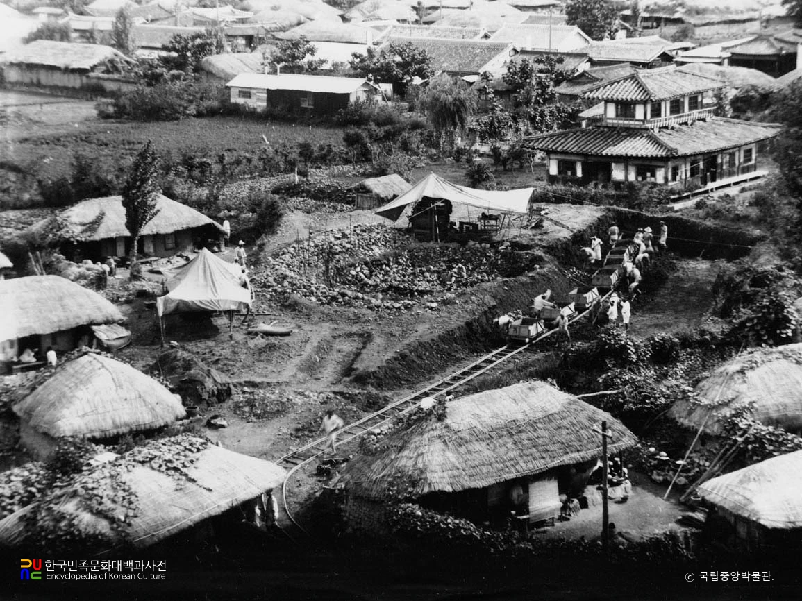 경주 대릉원 일원 중 서봉총 서남쪽에서 본 발굴 전경