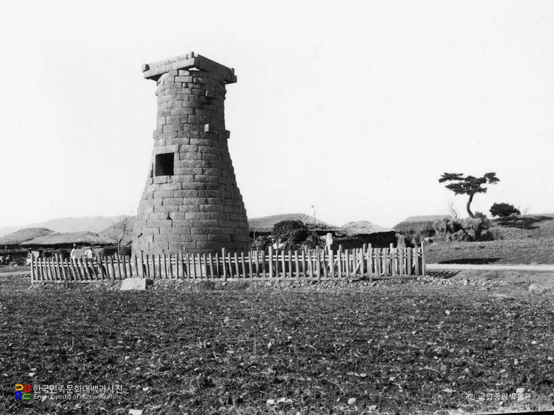 경주 첨성대 정측면