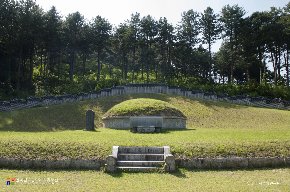 춘천 의암 유인석 묘역