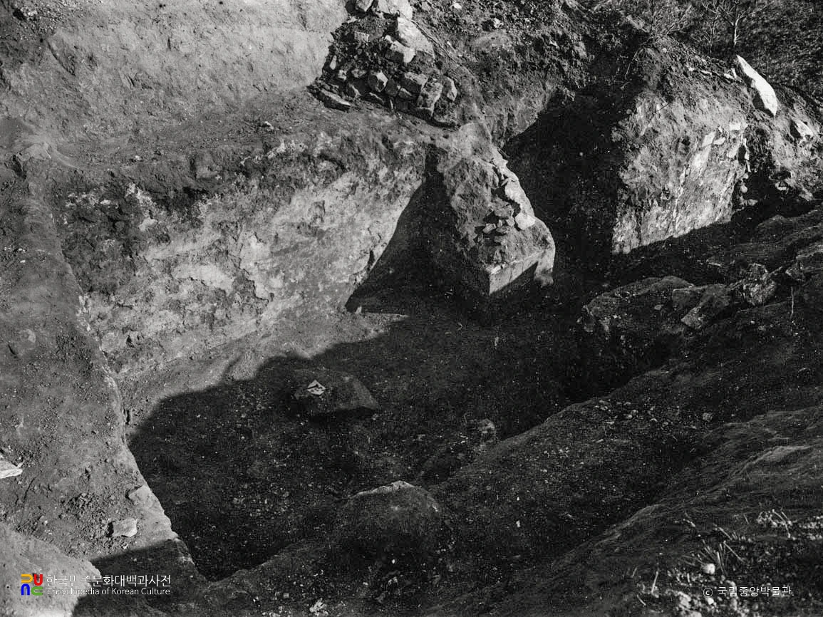 평안남도 대동군 고산리 9호분 현실과 측실과 연도