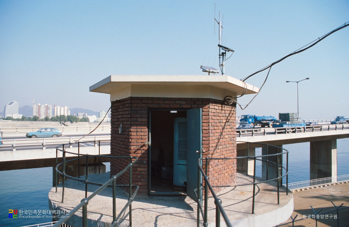 티엠(T.M)수위통제소 / 한강