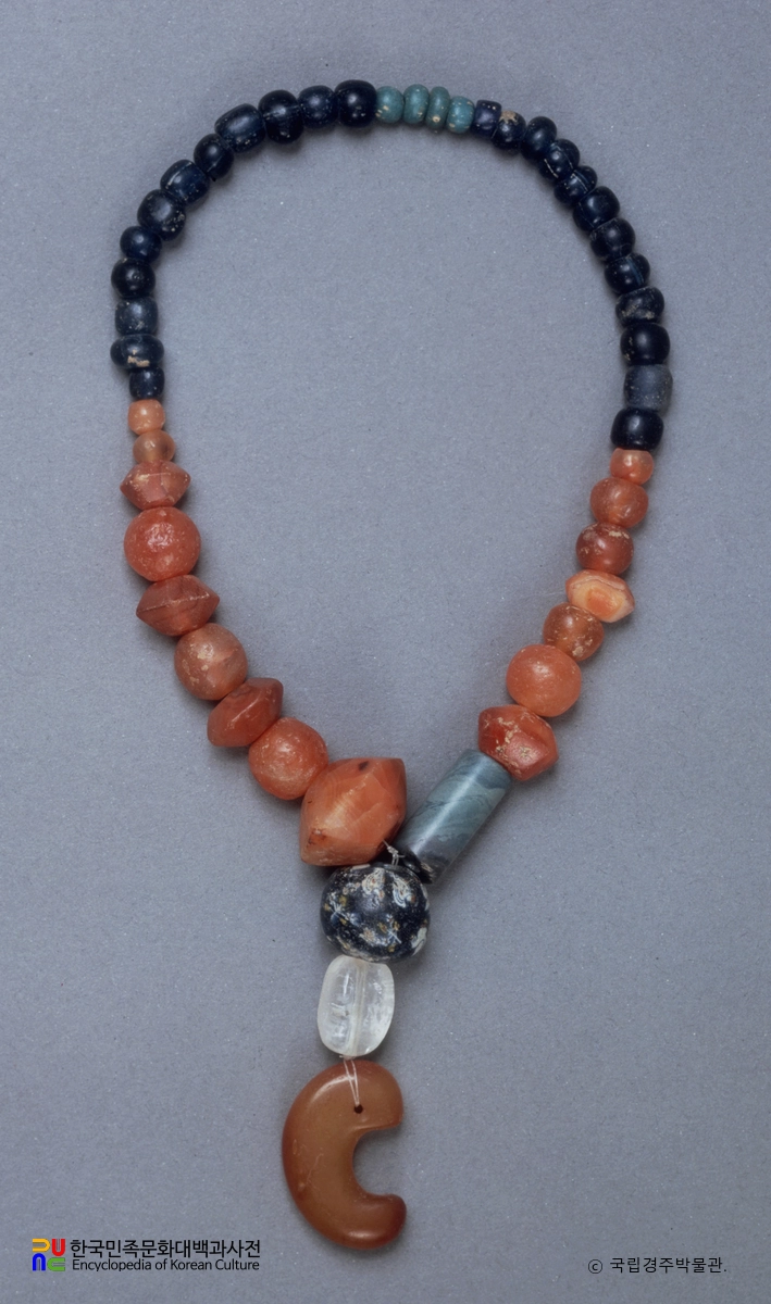 경주 황남동 상감 유리구슬