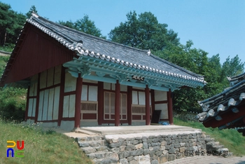 예산향교 대성전 정측면