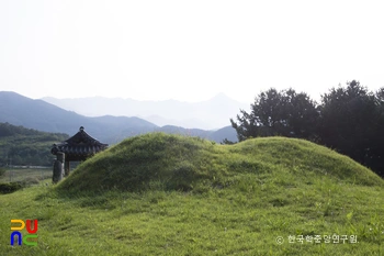 양평 신복리 강맹경 묘역 후면