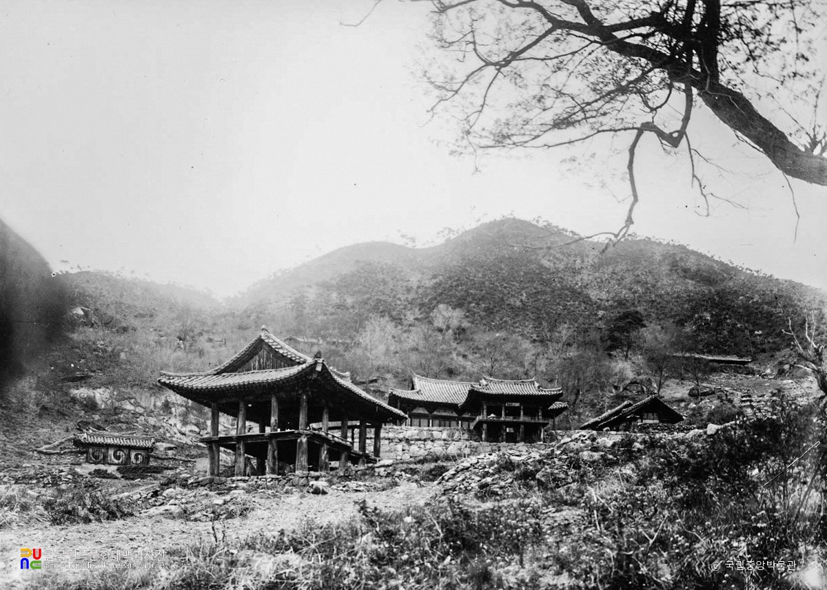 영주 부석사 범종루 전경