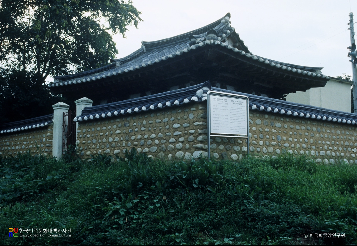 청도 오졸재 박한주 여표비 및 비각 전경
