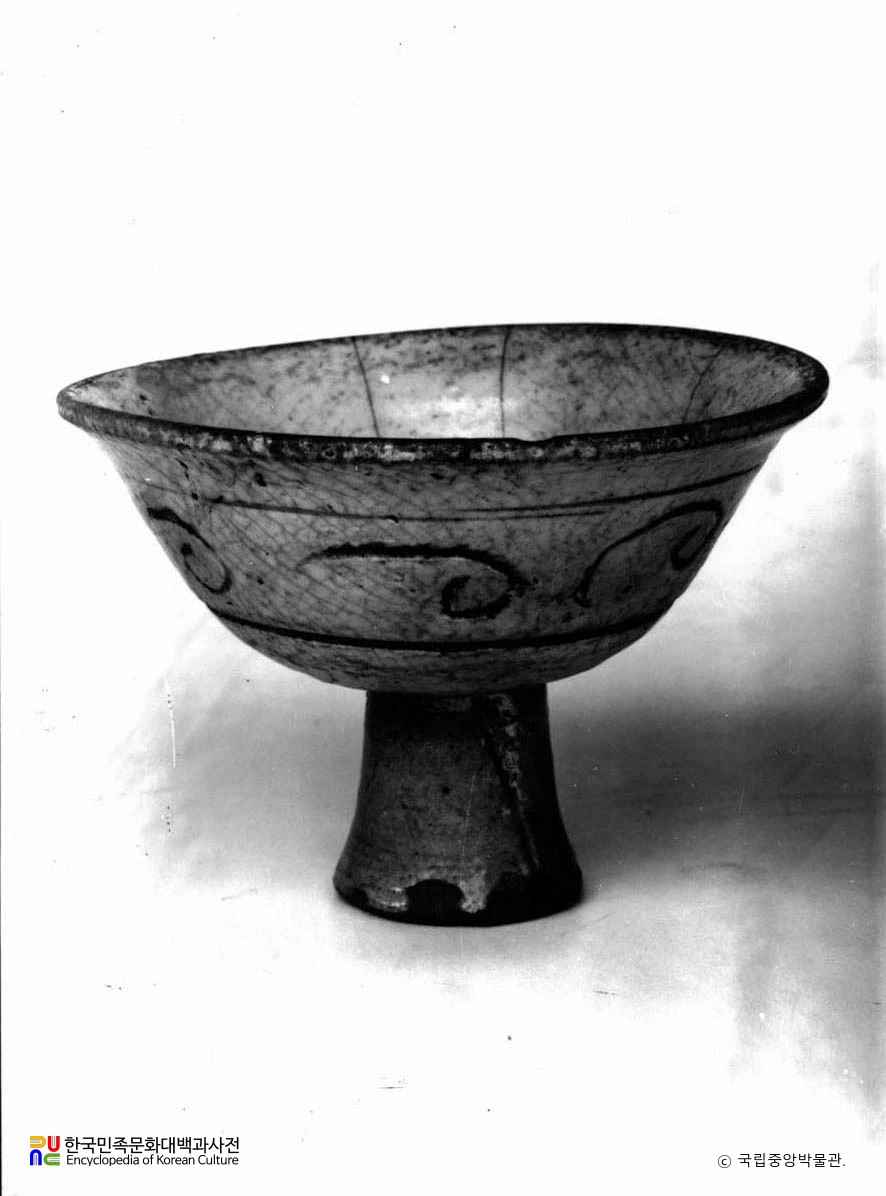 백자 음각 운문 마상배