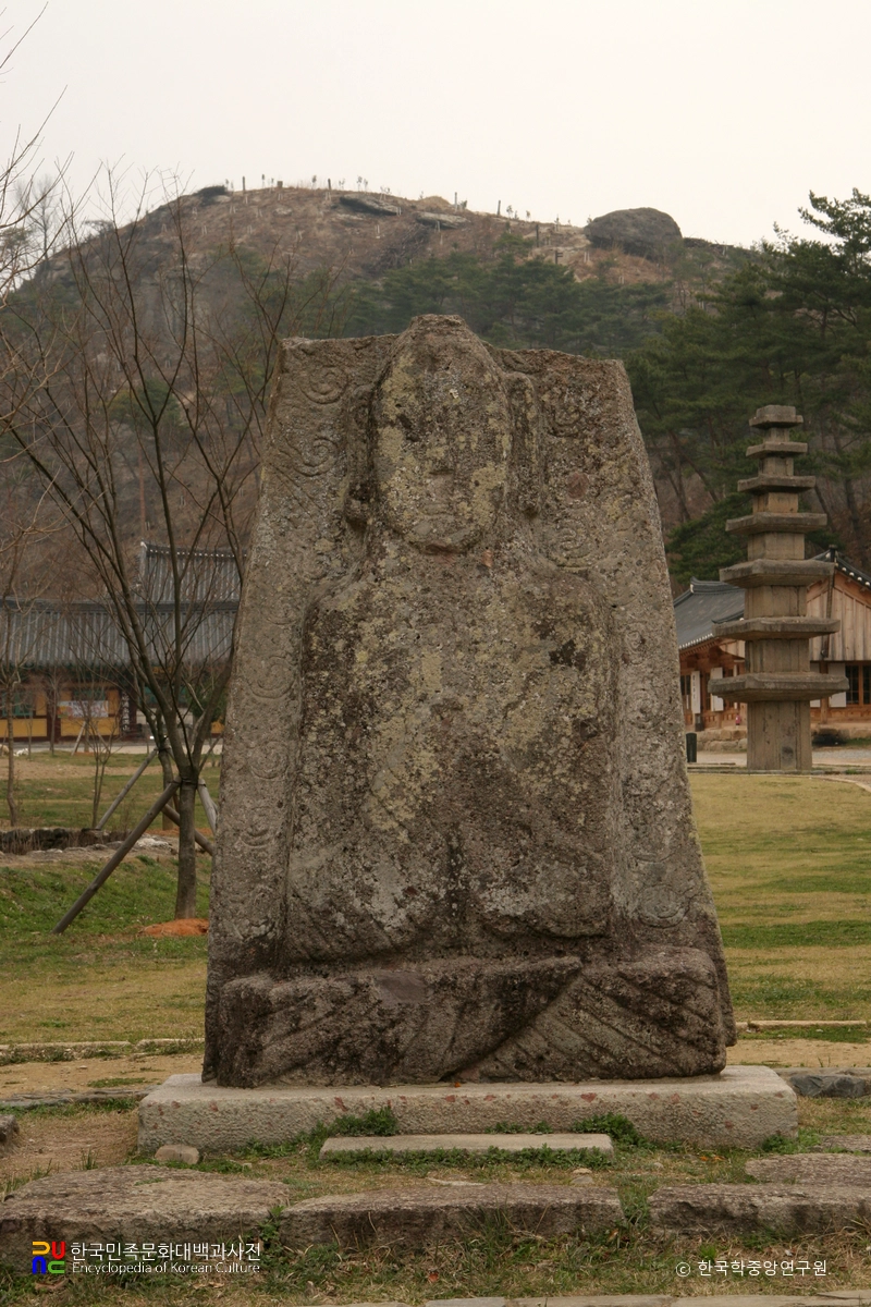 화순 운주사 광배 석불좌상