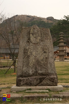 화순 운주사 광배 석불좌상