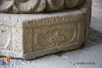 경주 불국사 사리탑 하대석 좌측 안상
