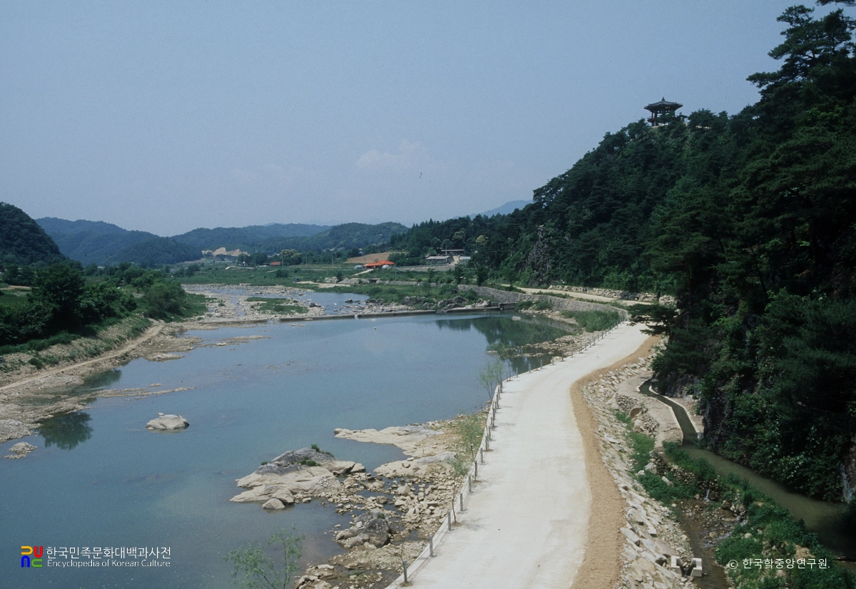 홍천 동창보 수로 및 암각명
