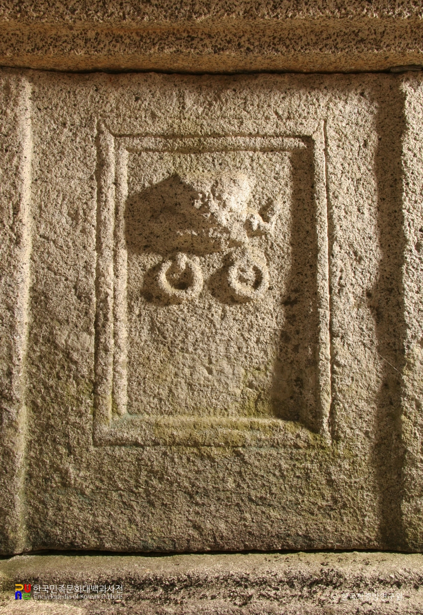 순천 금둔사지 삼층석탑 문비