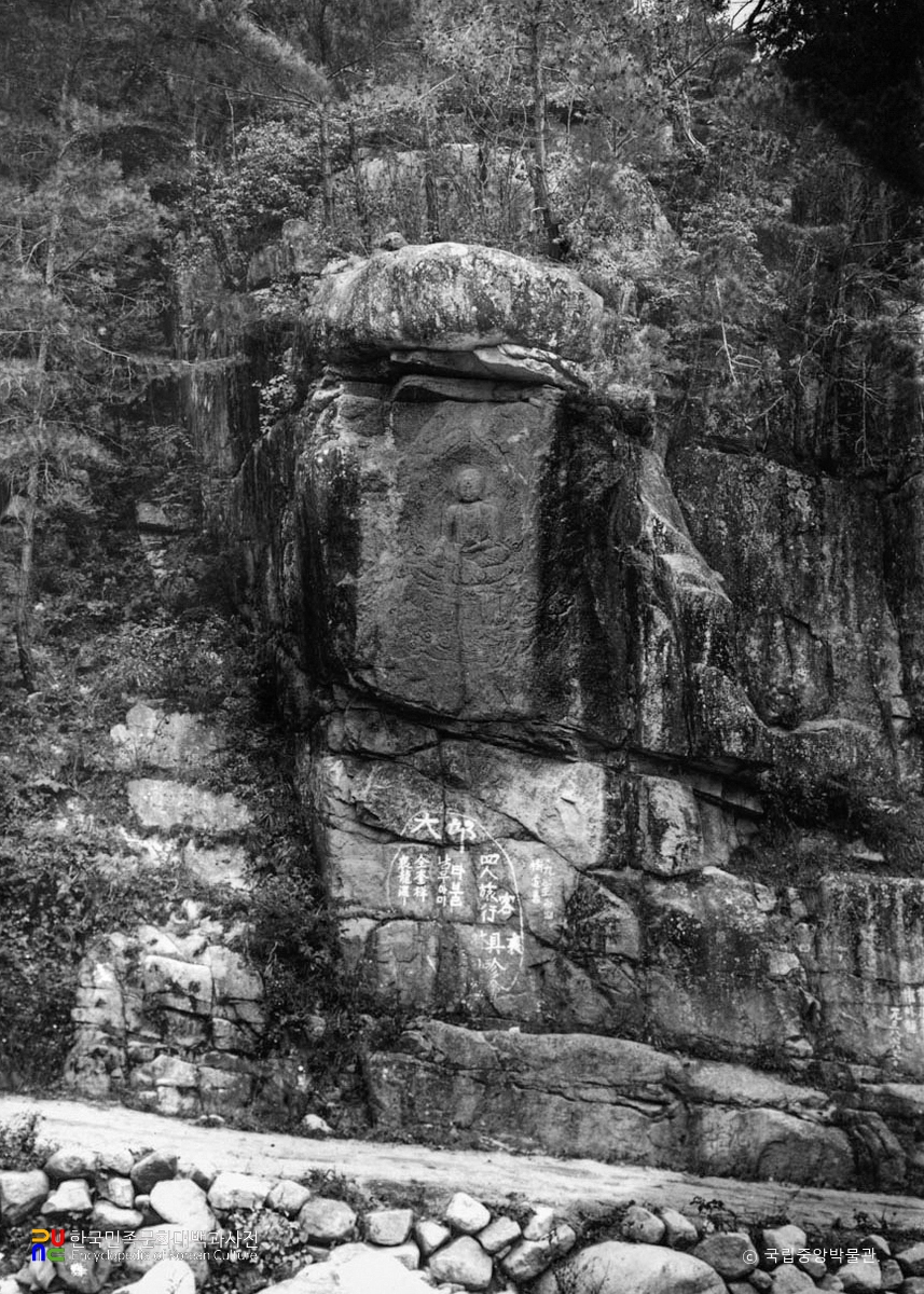 대구 동화사 입구 마애불좌상