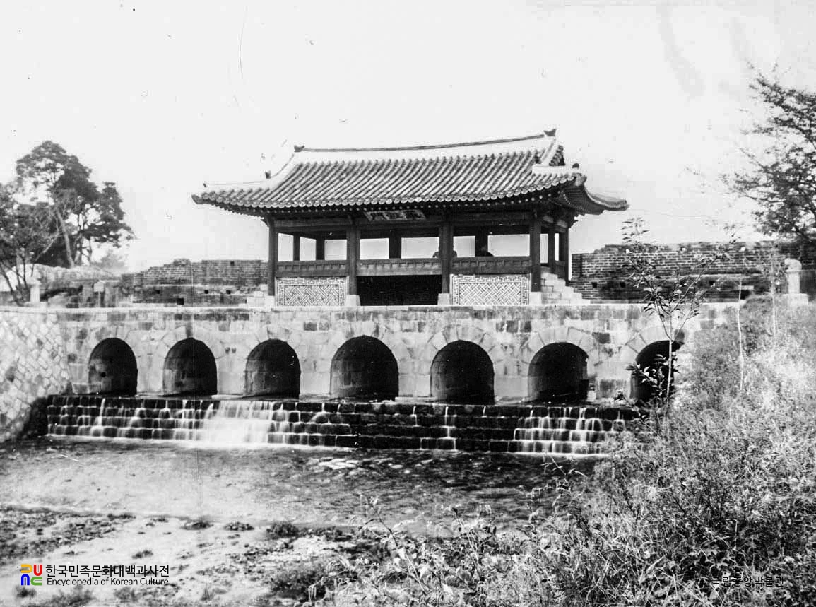 수원 화성 화홍문 정면